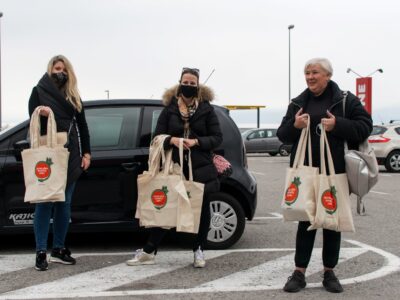 Podjelom platnenih torbi mještanima Savjet mladih Općine Kostrene obilježio Dan borbe protiv upotrebe jednokratnih plastičnih vrećica
