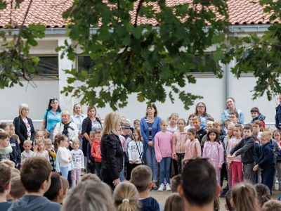 Velika proslava u Kostreni: Otvorenje obnovljenog igrališta, 25. obljetnica KD-a i podizanje Zelene zastave