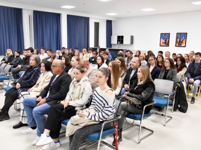 Svečano potpisani ugovori o stipendiranju učenika i studenata