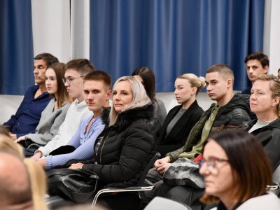 Svečano potpisani ugovori o stipendiranju učenika i studenata