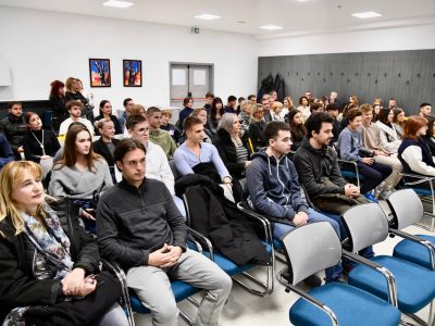 Svečano potpisani ugovori o stipendiranju učenika i studenata