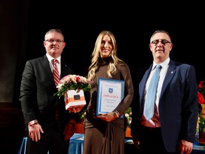 Svečana sjednica u Kostreni: Bivšem župniku Ivanu Stošiću nagrada za životno djelo, Ružici Kamenjašević godišnja nagrada