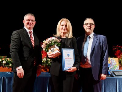 Svečana sjednica u Kostreni: Bivšem župniku Ivanu Stošiću nagrada za životno djelo, Ružici Kamenjašević godišnja nagrada