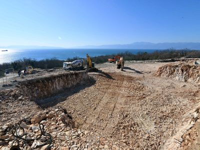 Održana početna konferencija projekta i svečanost polaganja kamena temeljca za izgradnju Centra za starije osobe u Kostreni 