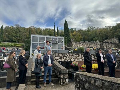 Polaganje vijenaca i odavanje počasti preminulima uoči blagdana Svih svetih Polaganje vijenaca i odavanje počasti preminulima uoči blagdana Svih svetih