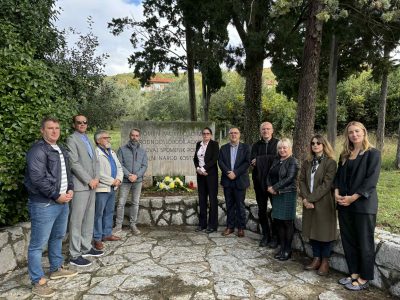 Polaganje vijenaca i odavanje počasti preminulima uoči blagdana Svih svetih Polaganje vijenaca i odavanje počasti preminulima uoči blagdana Svih svetih