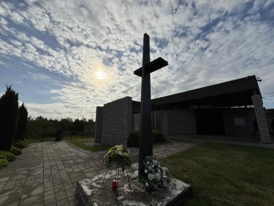 Polaganje vijenaca i odavanje počasti preminulima uoči blagdana Svih svetih Polaganje vijenaca i odavanje počasti preminulima uoči blagdana Svih svetih