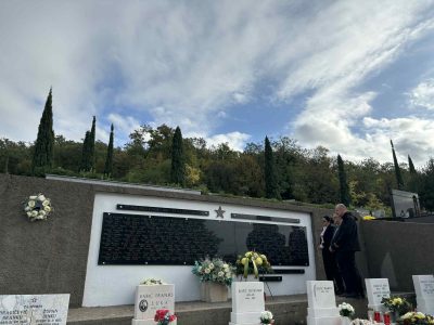 Polaganje vijenaca i odavanje počasti preminulima uoči blagdana Svih svetih Polaganje vijenaca i odavanje počasti preminulima uoči blagdana Svih svetih