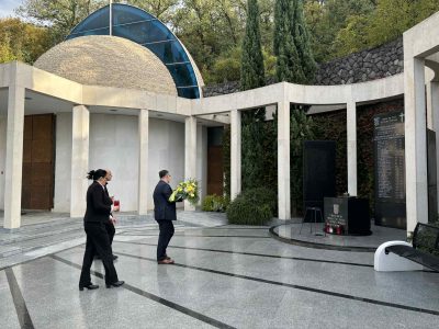 Polaganje vijenaca i odavanje počasti preminulima uoči blagdana Svih svetih Polaganje vijenaca i odavanje počasti preminulima uoči blagdana Svih svetih