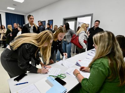 Ugovore potpisalo 76 stipendista Općine Kostrena