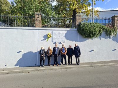 Uoči blagdana Svih svetih položeni vijenci kod središnjih križeva i spomen ploča